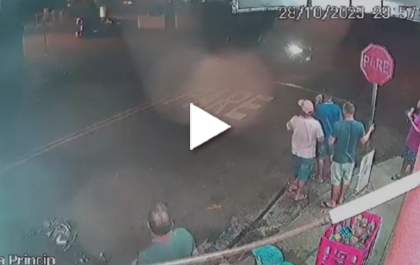Vídeo mostra quando jovem perde controle de carro ao passar em valeta em Birigui