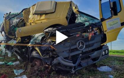 Funcionário de empresa de Birigui tem ferimentos graves após caminhão bater em outro em rodovia