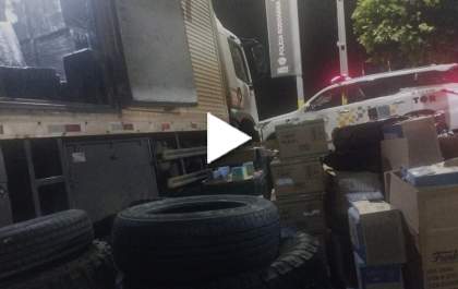 Polícia prende homem com caminhão carregado com contrabando