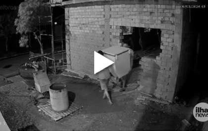 Ladrões furtam freezer de obra em menos de 1 minuto e são presos