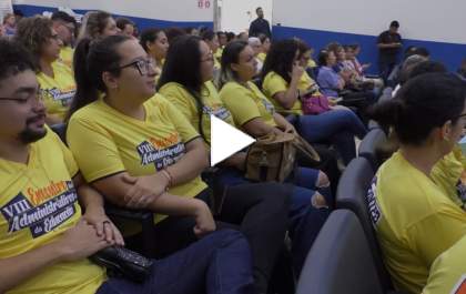 Administrativos reivindicam reajuste salarial