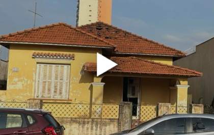 Incêndio em casa desabitada na região central de Araçatuba mobiliza bombeiros