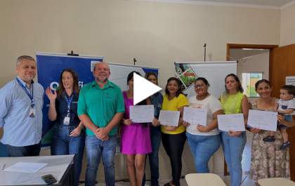 Casa do Trabalhador entrega certificados em Três Lagoas