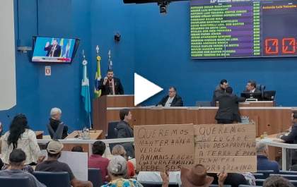 Moradores do Cinturão Verde protestam durante sessão da Câmara