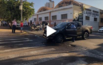 Jeep capota após ser atingido por caminhonete na Baguaçu em Araçatuba