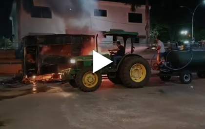 Caminhão de feirante pega fogo na praça central de Aracanguá