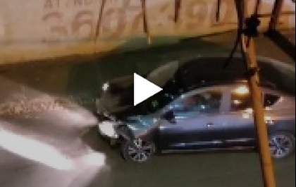 Mulher fica ferida após bater carro em muro