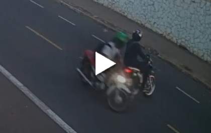 Polícia Civil tenta identificar motociclista que bateu em moto de mulher na Baguaçu
