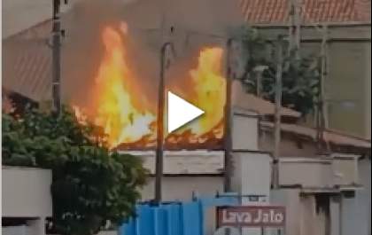 Incêndio destrói casa na Vila Xavier em Birigui
