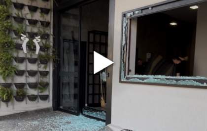 Mulher em surto danifica fachadas de prédios comerciais em Araçatuba