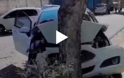 Idosa é socorrida após perder controle de carro em atingir outros em Birigui