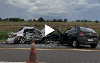 Colisão entre 2 carros na estrada do Guatambu deixa feridos