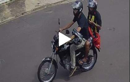 Dupla de moto assalta casal de amigos no Umuarama