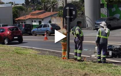 Motociclista fica ferido ao bater na traseira de carro em acesso da Rondon