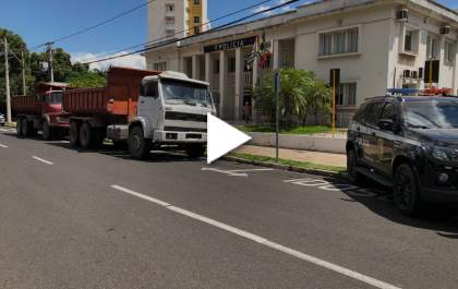 Polícia Civil apreende veículos utilizados por empresa para o transporte de argila para olarias da região