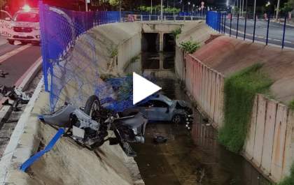 Mulher é presa por andar na contramão e bater carro em moto em cruzamento na ‘Nova Pompeu’