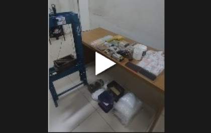 PM prende dupla com maconha e cocaína e apreende revólver e munição