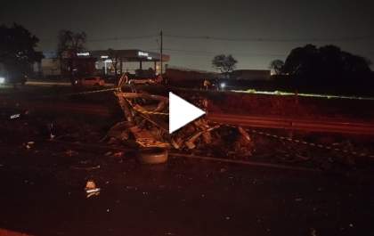 Vídeo mostra momento de colisão que partiu carro ao meio na BR-262