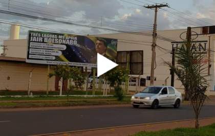 Outdoor com propaganda do presidenciável Jair Bolsonaro gera polêmica em Três Lagoas