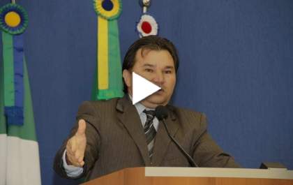 Após rejeitarem requerimentos, vereadores deixam colega falando às paredes