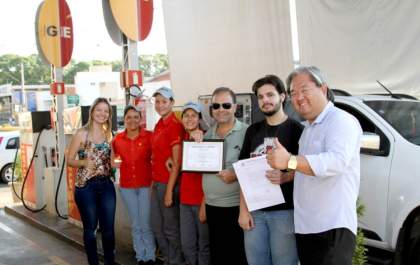 Makoto homenageia Semir Zar pelos 40 anos do Posto São Paulo
