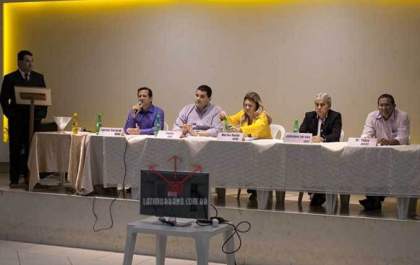 Voto distrital e facultativo dão o tom do debate com candidatos a deputado federal