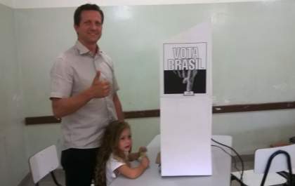 Candidato a deputado federal Fabrício Venturoli votou na tarde deste domingo