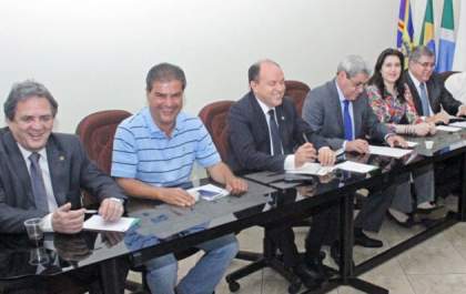 Para evitar racha, PMDB libera membros no segundo turno