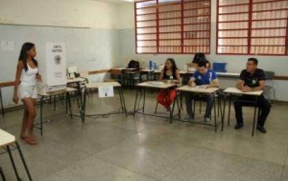 Maior colégio eleitoral da Capital registra movimento tranquilo neste domingo