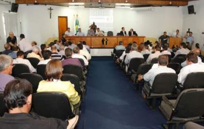 Para equilibrar contas, prefeitos poderão demitir convocados