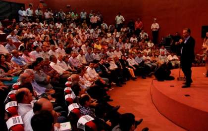 Governador anuncia doação de maquinários aos 79 municípios de MS