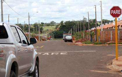 Jamil atende pedido de Makoto e instala sinalização de trânsito no Quinta dos Castanheiras