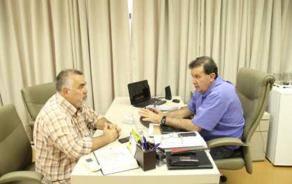 Ex-prefeito Tupete (PDT), de Água Clara, visita deputado Eduardo Rocha