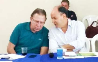 Giroto vai à reunião do PMDB e ironiza falta de candidatos do partido