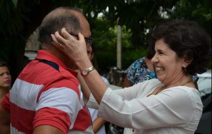 Marcia Moura entrega óculos, uniformes e cobertores para assistidos dos CRAS