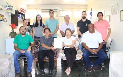 Tamiko assina contrato para reforma do Ginásio Municipal
