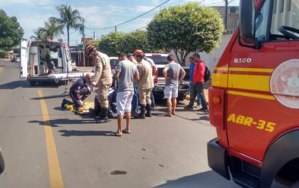 AGORA: Bombeiros e Samu socorrem mulher vítima de acidente