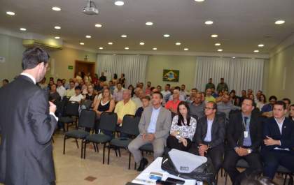 Sicredi realiza palestras sobre cenário econômico