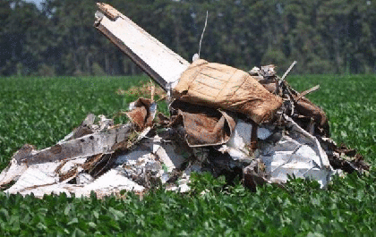Piloto fernandopolense morre após queda de avião em lavoura