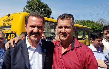 Itapura recebe ônibus escolar e deputado Itamar acompanha entrega