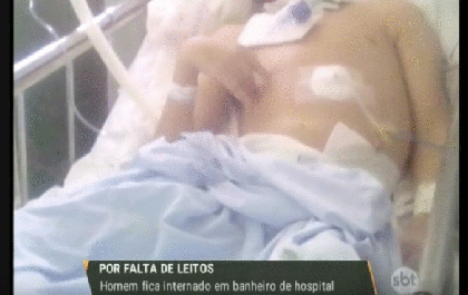 Após ser internado em banheiro de hospital, homem morre em casa