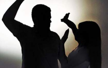 Pintor é preso após bater e arrastar mulher pelos cabelos