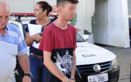 Desempregado que ameaçou envenenar filhos é preso após agredir novamente a mãe