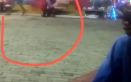 Papai Noel leva susto ao ter saco de doces quase levado em plena praça central