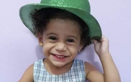 Criança de dois anos morre após ser esmagada por tanque de lavar roupas