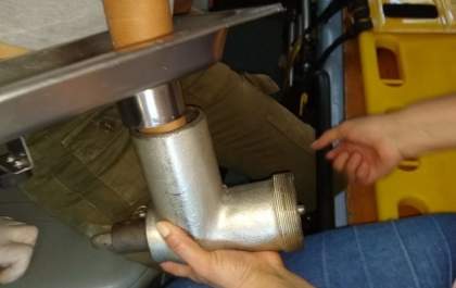 É estável o quadro de saúde da jovem que teve a mão presa na máquina de moer carne&nbsp;