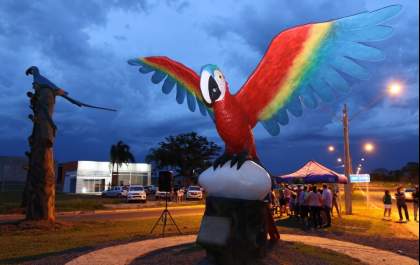 Portal e iluminação do acesso ao Balneário é inaugurado