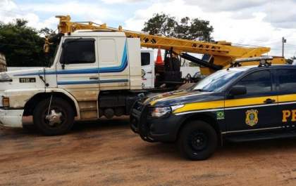Carreta roubada é recuperada pela PRF em Bataguassu
