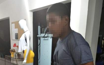 Ladrão invade quarto de hotel e foge vestindo roupas íntimas de cliente