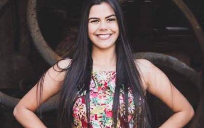 Jovem de 21 anos está em estado grave após cair de carro